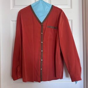 Chicos size 3(xl) Top Womens Orange Silky Chic Brown Faux Suede Trim Snap Up
